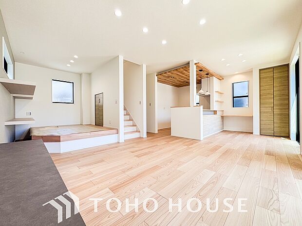 ホワイトナチュラルのテイストが、自然体で過ごせる心地良さ生み出しています。