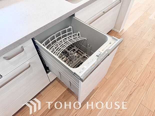ビルトイン食洗機。高温のお湯や高圧水流を使うことにより汚れを効果的に落とすことができます。