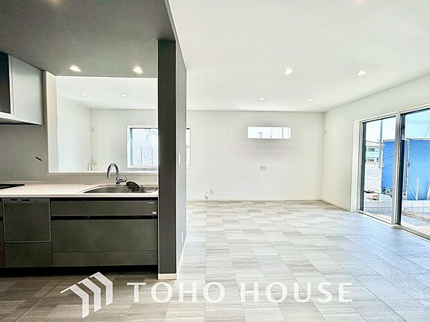 造りこんだ空間演出の妙が生み出す光と質のハーモニーはこの住宅のクオリティの良さを実感させてくれます。