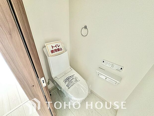 清潔な空間であって頂けますように、目に留まるだけではなく、汚れをふき取り易いフロアと壁紙をチョイス。