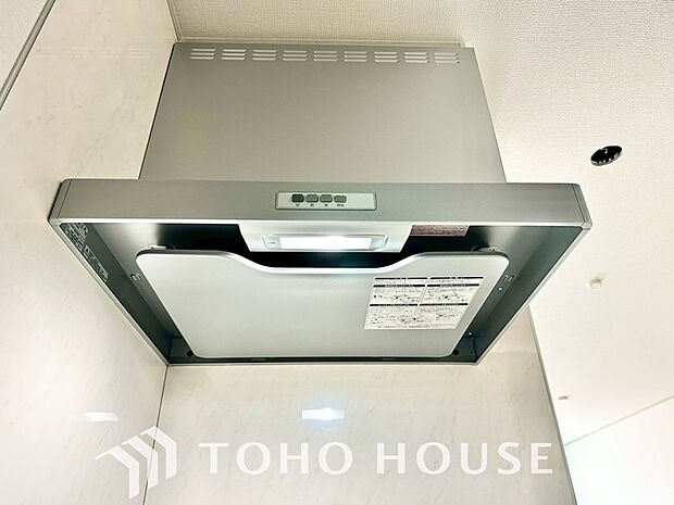 見た目すっきりのスリムタイプのレンジフード。掃除のし易さも◎です。
