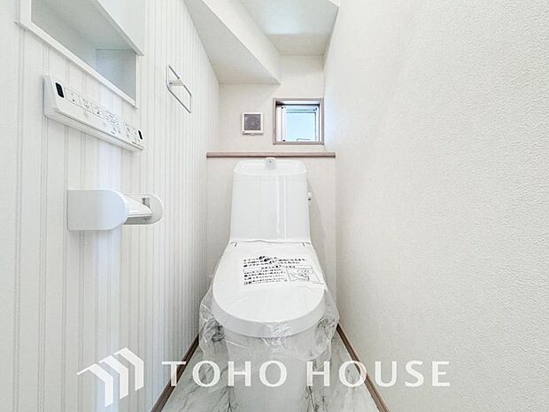 十分な広さと清潔感のあるカラーで纏まったおトイレ。時間に余裕とゆとりを持たせます。