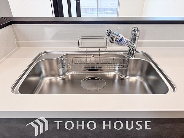 ワンタッチで浄水と原水を切り替えできる浄水器一体型水栓は水道水に含まれる有害物質を除去してくれます。