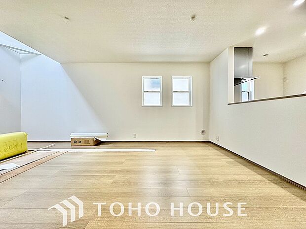 爽やかな通風と採光を存分に感じる事が出来る空間。毎日の暮らしに癒しをもたらす居心地の良いリビング。