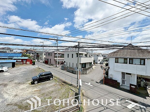 その豊かな眺望にふさわしい空間には、通風・採光にも優れ、心地よい光と風があふれています。