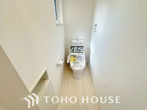 十分な広さと清潔感のあるカラーで纏まったおトイレ。時間に余裕とゆとりを持たせます。