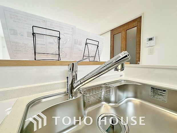 浄水器ボタンひとつで浄水と原水に切り替えられる浄水器一体型水洗を使用。