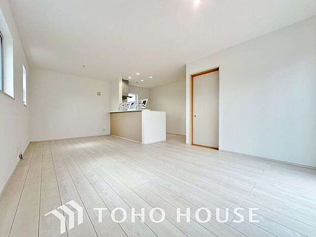 家族皆が集まる場所だからこそ、一番明るく使い勝手のいい空間に仕上げております。