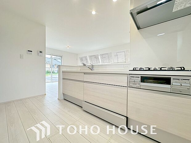 美しく、使いやすい、キッチン空間。優しい温もりを醸し出すキッチンは料理の為の配慮を随所に注ぎました。