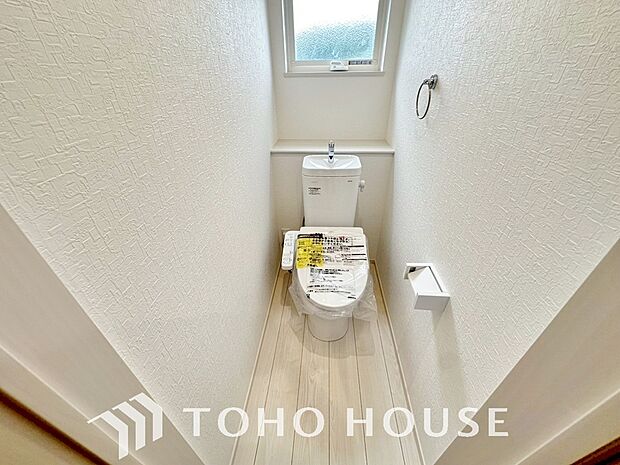 トイレには快適な温水洗浄便座付