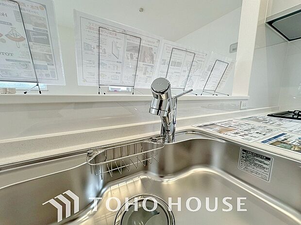 浄水器ボタンひとつで浄水と原水に切り替えられる浄水器一体型水洗を使用。