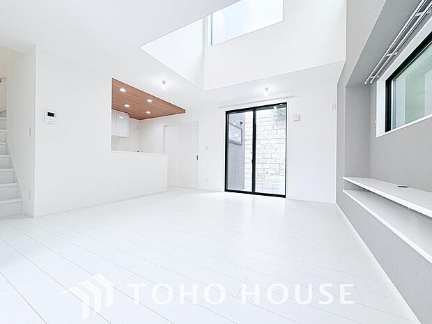 作り手の「気持ちの良いリビングでお過ごししていただきたい」という思いを感じさせます。