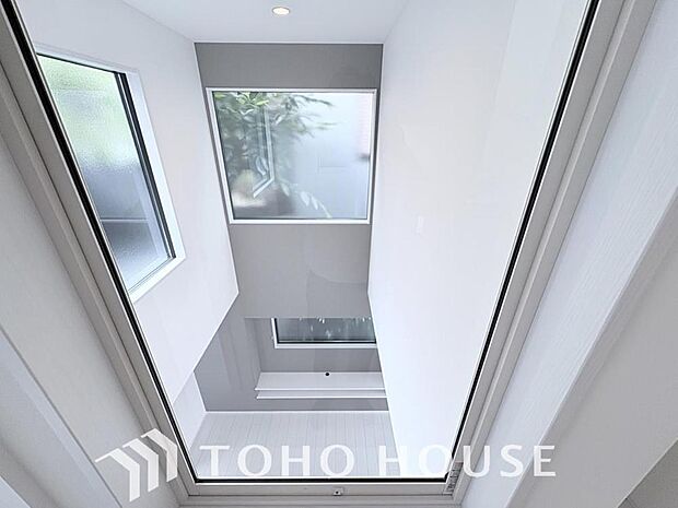 造りこんだ空間演出の妙が生み出す光と質のハーモニーはこの住宅のクオリティの良さを実感させてくれます。