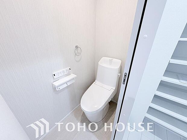 清潔な空間であって頂けますように、目に留まるだけではなく、汚れをふき取り易いフロアと壁紙をチョイス。