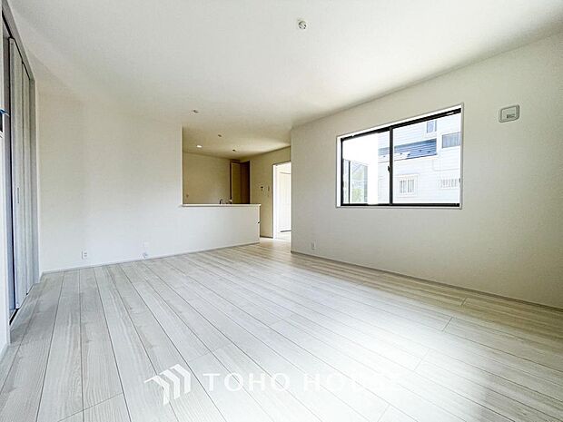 作り手の「気持ちの良いリビングでお過ごししていただきたい」という思いを感じさせます。