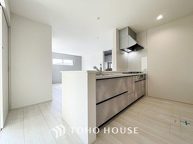 家は、ただ生活する場ではなく、笑顔の毎日、安らぎの日々のために、暮らしを愉しく、快適にする場所。