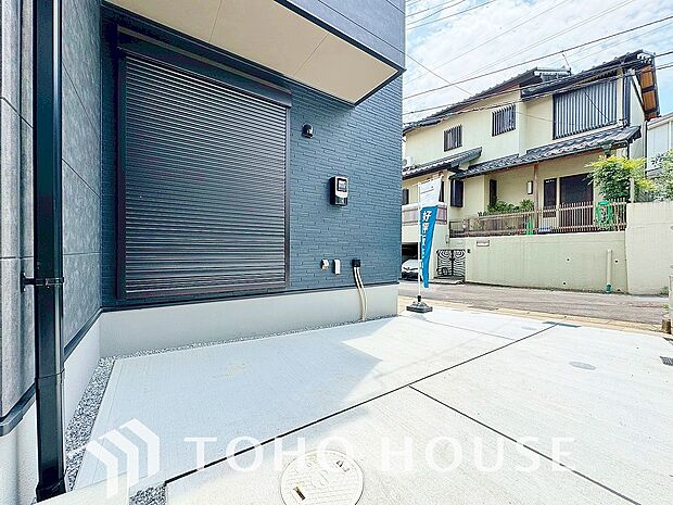 マンションとは違う敷地内駐車。ご主人様のお車のお手入れにも気合が入りますね。