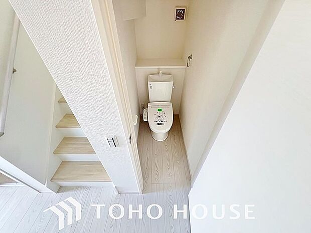 清潔な空間であって頂けますように、目に留まるだけではなく、汚れをふき取り易いフロアと壁紙をチョイス。