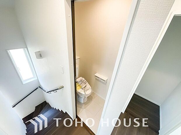 清潔な空間であって頂けますように、目に留まるだけではなく、汚れをふき取り易いフロアと壁紙をチョイス。