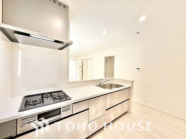 広々キッチンを採用。みんなで作った料理を召し上がりながらの会話は、どのような物になるのでしょうか。