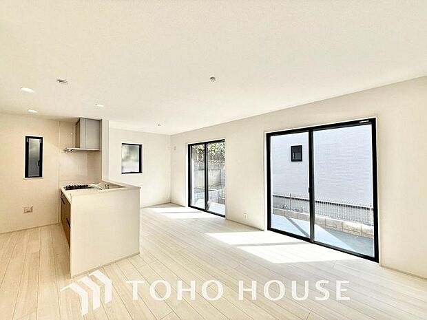 作り手の「気持ちの良いリビングでお過ごししていただきたい」という思いを感じさせます。