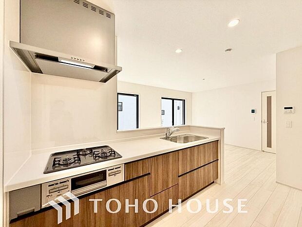 広々キッチンを採用。みんなで作った料理を召し上がりながらの会話は、どのような物になるのでしょうか。