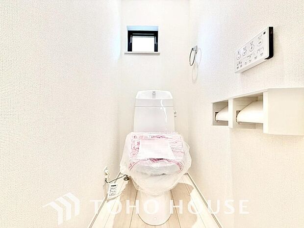 十分な広さと清潔感のあるカラーで纏まったおトイレ。時間に余裕とゆとりを持たせます。