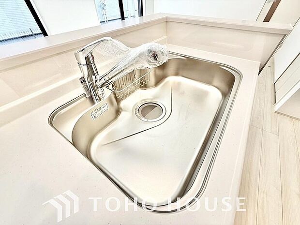 ワンタッチで浄水と原水を切り替えできる浄水器一体型水栓は水道水に含まれる有害物質を除去してくれます。