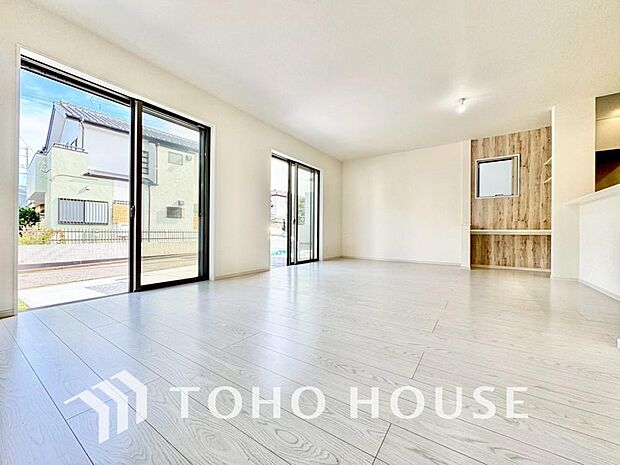 光と風があふれる開放的なリビングダイニングには自然と家族みんなが集まってきます。