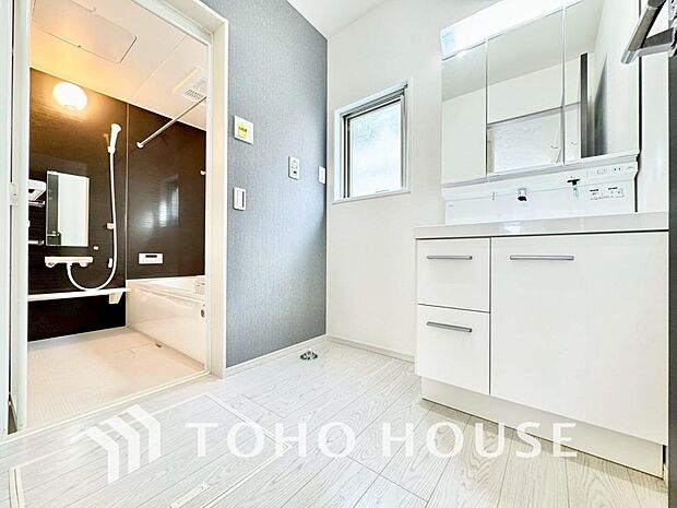 収納もさる事ながら、朝の慌ただしい時間もホテルライクなスペースで余裕とゆとりを感じて頂けます。