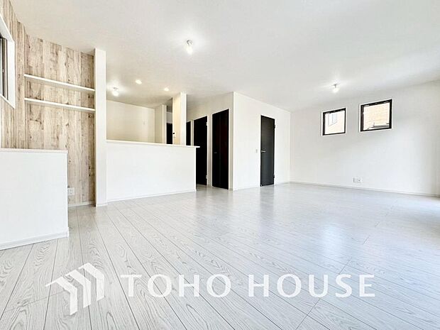 空気感という居心地の良いBGMは、暮らしのステージを彩り、心か光が注がれる青い空から鮮やかに赤色にゆっくりと染まる。そんな優しい時間がここでは流れてゆく。らのやすらぎと満足感を与えてくれます。