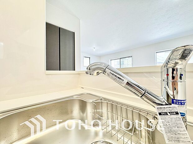 安全でおいしい水を手軽に。ボタンひとつで浄水と原水に切り替えられる浄水器一体型水洗を使用。