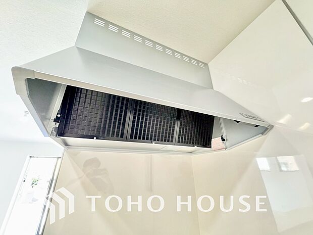 最新のレンジフードは静音性や省エネ性能が向上しデザインもスタイリッシュ。効率的な換気で料理を快適に。