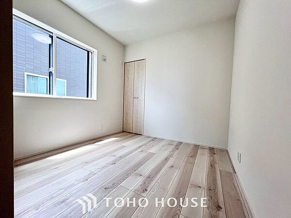 お子様の心と身体を見守る子供部屋として、小さな自立心を育むお部屋作りを見越してご覧下さい。