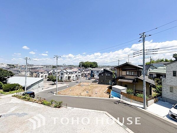 その豊かな眺望にふさわしい空間には、通風・採光にも優れ、心地よい光と風があふれています。
