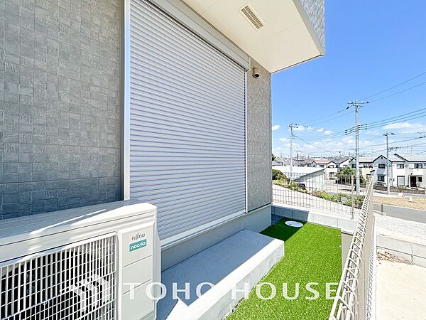 戸建にも防犯機能シャッターを完備しております。寒い冬でも中から開閉が可能ですのでラクラクな所も便利です。