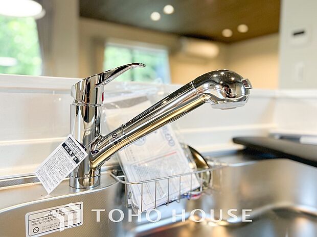 安全でおいしい水を手軽に。ボタンひとつで浄水と原水に切り替えられる浄水器一体型水洗を使用。