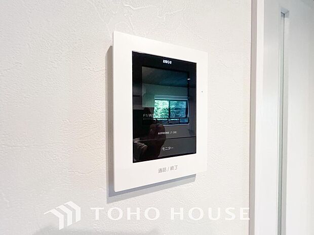 「見える安心」を実現するために、誰が訪れてもすぐにわかるようモニター付きインターホンを設置しました。