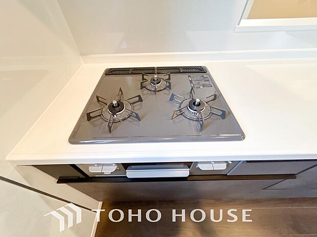 毎日料理をする、料理が好き、家族が多くて量を作る必要がある、等の方々にとっては必須の3口コンロ。同時進行で効率アップはもちろん鍋を移動する回数が減り、無駄な動きを軽減することが出来ます。