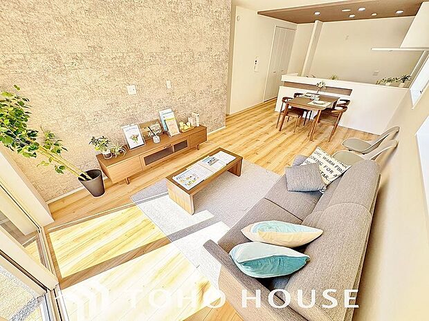 作り手の「気持ちの良いリビングでお過ごししていただきたい」という思いを感じさせます。