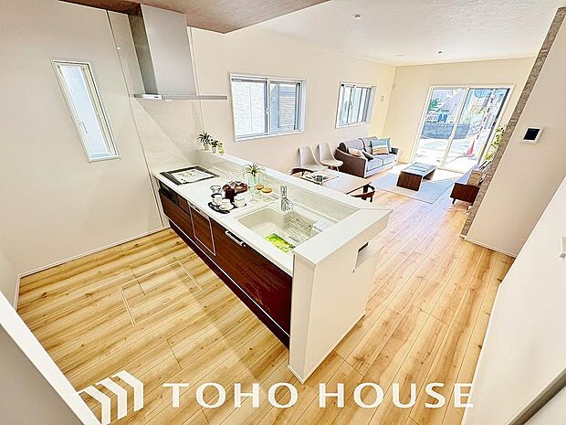 広々キッチンを採用。みんなで作った料理を召し上がりながらの会話は、どのような物になるのでしょうか。