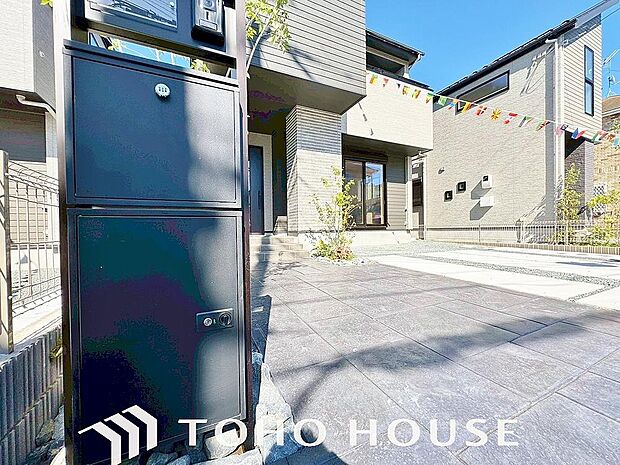 留守でも荷物が受け取れるため、共働きで昼間の宅配物の受け取りが困難な世帯や、インターネットショッピング等の通信販売をよく利用する人にニーズが高まっている。