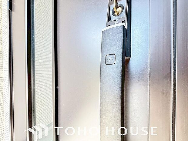 当マンションエントランスには、防犯対策の「オートロック」を採用。マンション住人以外の侵入を防ぐために設置しました。お子様がいらっしゃるご家庭にも安心の設備です。