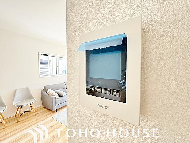 誰が来てもわかる様にモニター付きインターホンを設置。家事導線を考慮した個所に設置し、防犯性と利便性に優れ快適と安らぎを合わせた優しい設計。