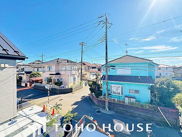 その豊かな眺望にふさわしい空間には、通風・採光にも優れ、心地よい光と風があふれています。