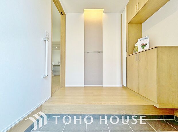 毎日みんなを見送り、そして迎え入れる場所だから。帰りたくなる家をテーマに設計した自慢の玄関です。