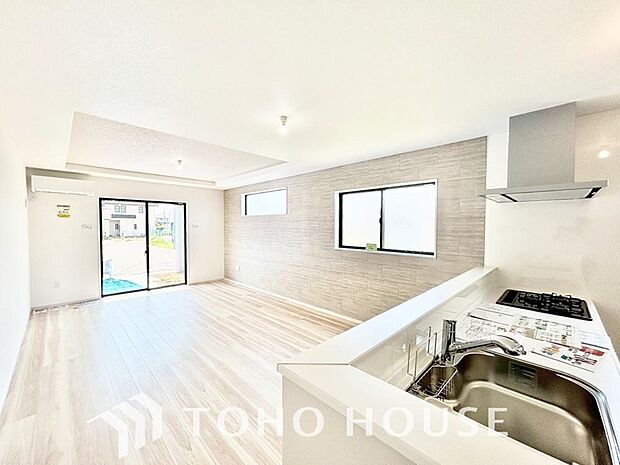 作り手の「気持ちの良いリビングでお過ごししていただきたい」という思いを感じさせます。