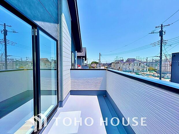 太陽に愛された邸は、陽当り、通風に優れた魅力的で快適さを追求した邸宅です。