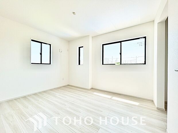 一日の疲れを癒やしてくれる主寝室。時を忘れて過ごす場所として過ごせるお部屋。