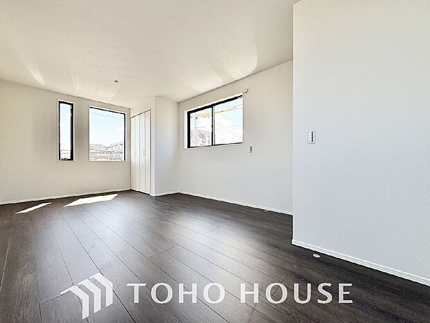 白を基調とした室内は、明るい住空間を造り出すだけでなく、清潔感をもたらしてくれます。